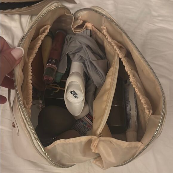 Elegant Cream Checkered Women's travel toiletry Bag - Picture 3 of 6